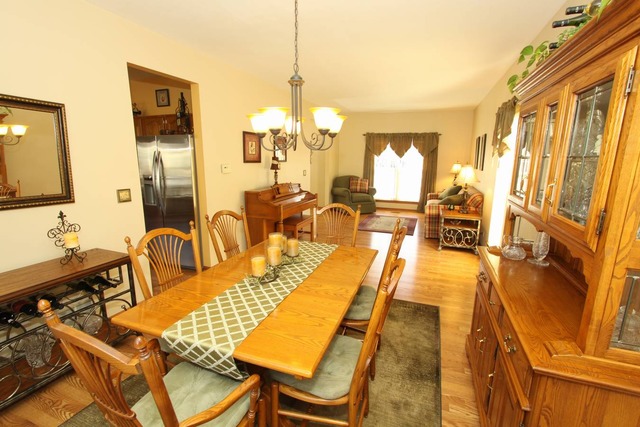 200 Moorehead Dr, Bartlett, IL 60103 photo 5