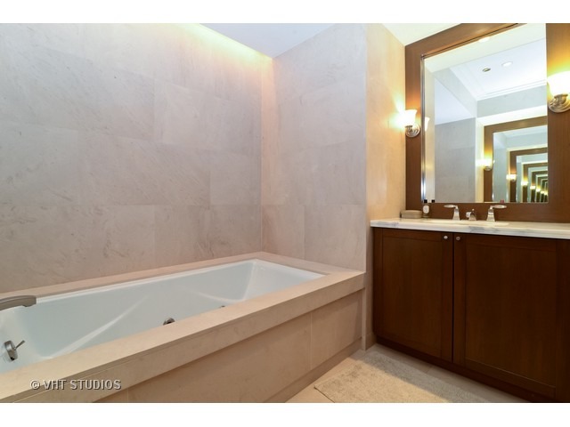 159 E Walton Pl #6A, Chicago, IL 60611 photo 7