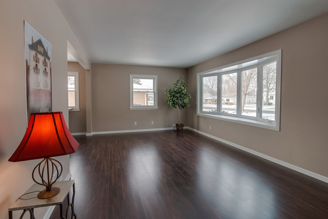 573 E 4th St, Lockport, IL 60441 photo 3
