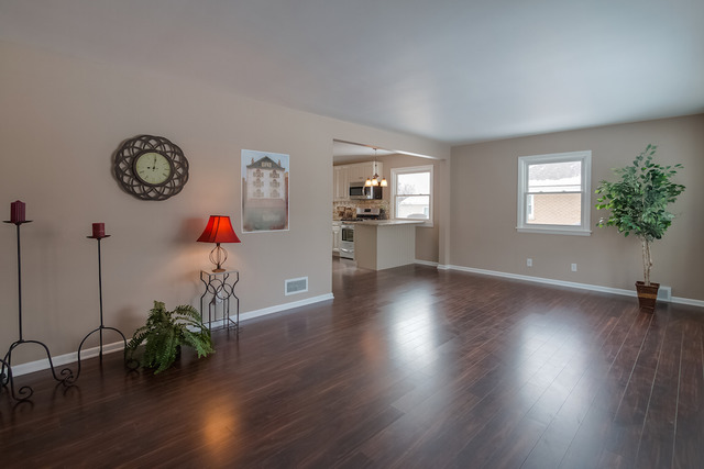 573 E 4th St, Lockport, IL 60441 photo 6
