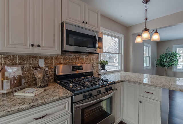 573 E 4th St, Lockport, IL 60441 photo 12