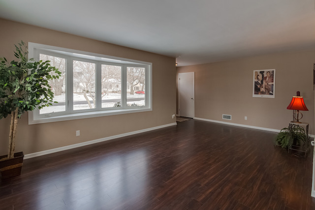 573 E 4th St, Lockport, IL 60441 photo 4