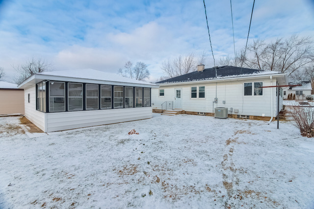 573 E 4th St, Lockport, IL 60441 photo 21