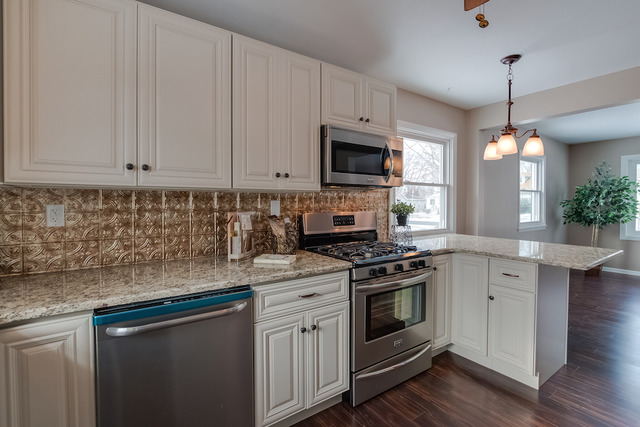 573 E 4th St, Lockport, IL 60441 photo 10