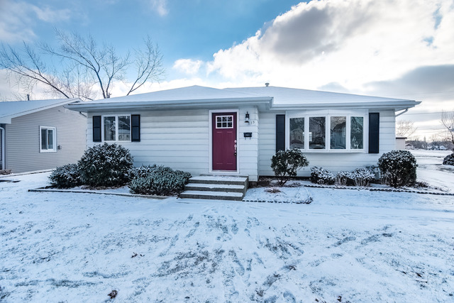 573 E 4th St, Lockport, IL 60441 photo 2