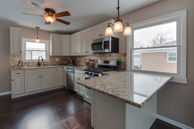 573 E 4th St, Lockport, IL 60441 photo 8