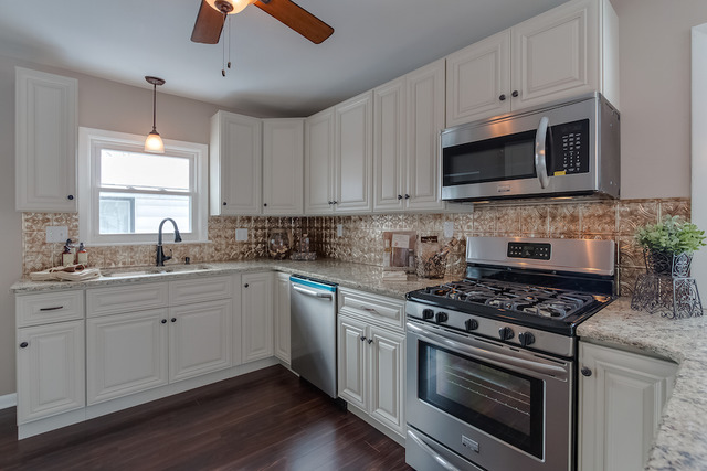 573 E 4th St, Lockport, IL 60441 photo 9