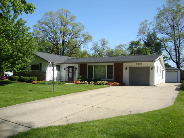 3205 Saint James St, Rolling Meadows, IL 60008 photo 1