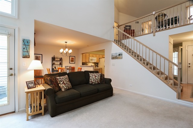 9075 Jacqueline Dr, Des Plaines, IL 60016 photo 4