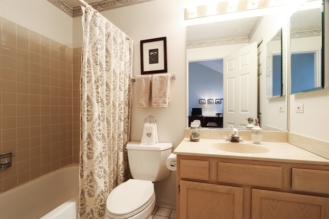9075 Jacqueline Dr, Des Plaines, IL 60016 photo 14