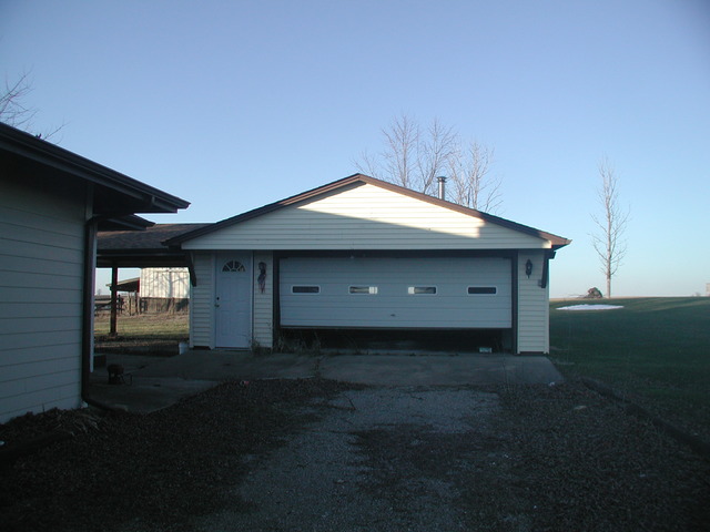2129 N 30th Rd, Ottawa, IL 61350 photo 2