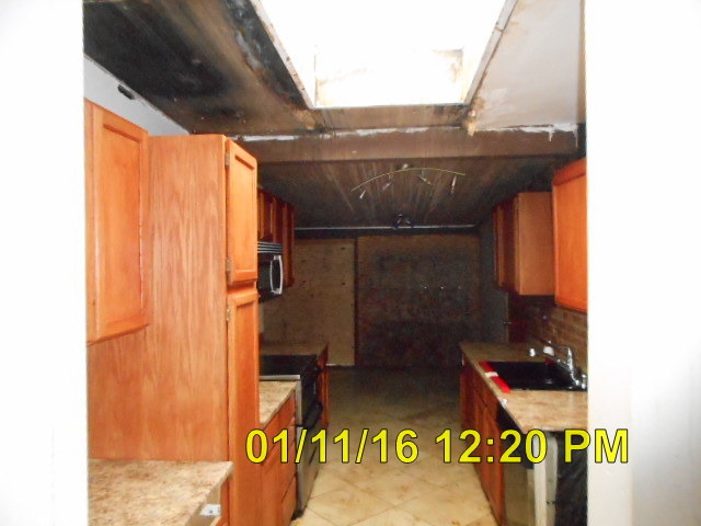 400 Streamside Dr, Harvey, IL 60426 photo 8