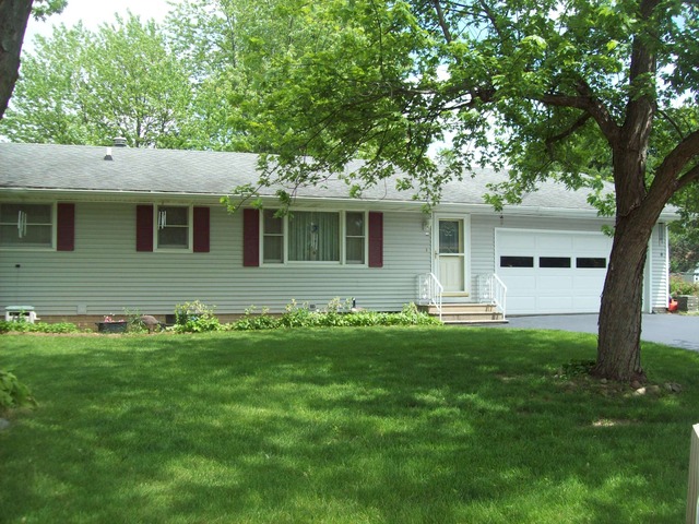 111 Clark St, Walnut, IL 61376 photo 2