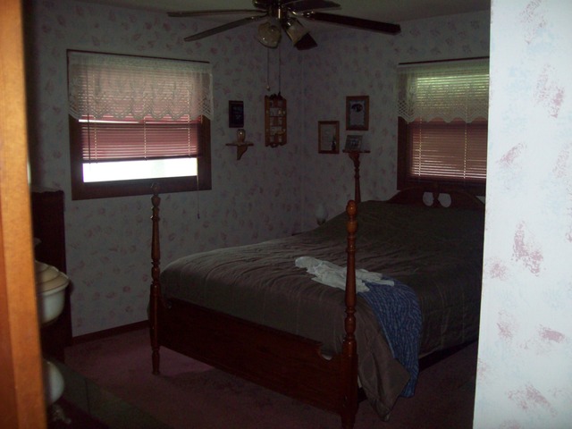111 Clark St, Walnut, IL 61376 photo 9