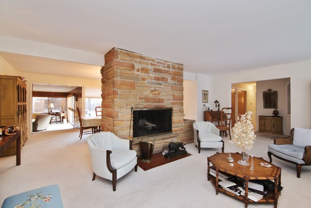 1021 Hunter Rd, Glenview, IL 60025 photo 2