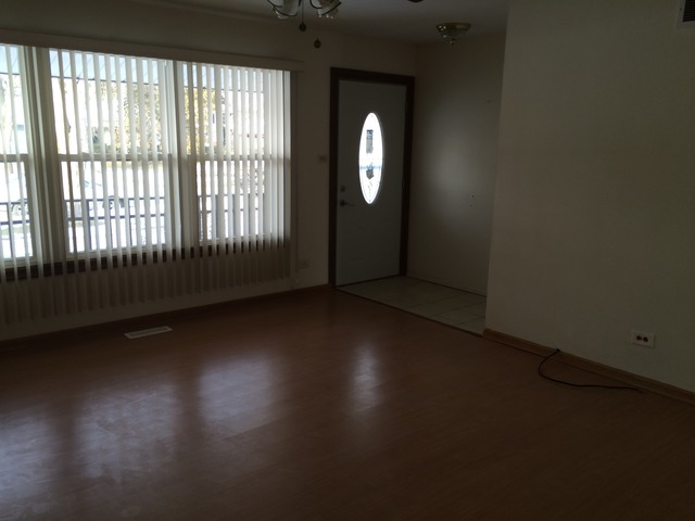 535 Amherst Ln, Hoffman Estates, IL 60169 photo 3