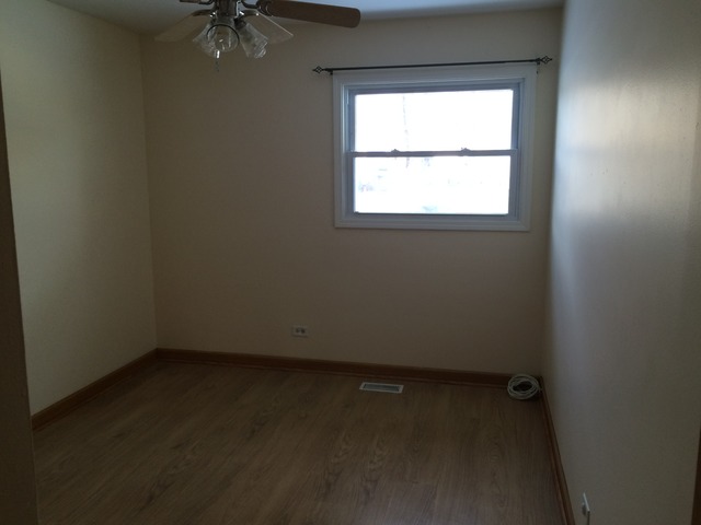 535 Amherst Ln, Hoffman Estates, IL 60169 photo 14