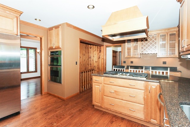 655 Oakview Dr, Algonquin, IL 60102 photo 9