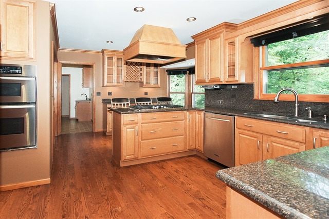 655 Oakview Dr, Algonquin, IL 60102 photo 8
