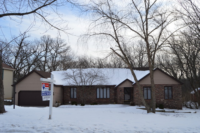 655 Oakview Dr, Algonquin, IL 60102 photo 1