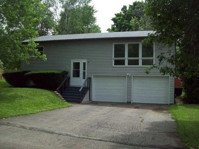 106 Wolf St, Walnut, IL 61376 photo 1