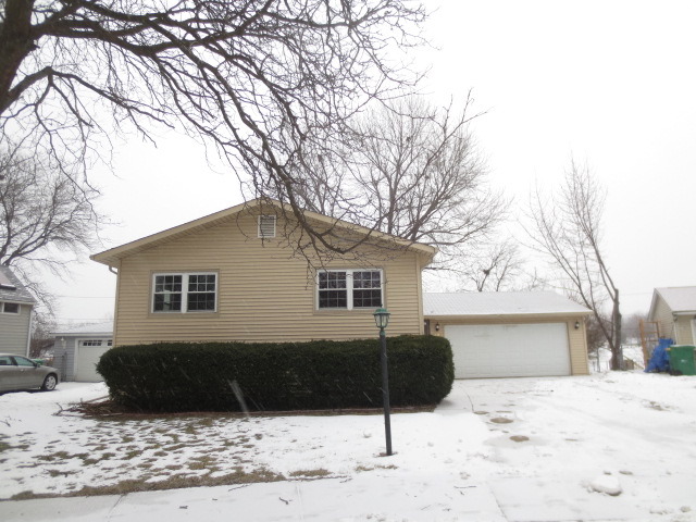 1101 Palm Dr, Wheeling, IL 60090 photo 1