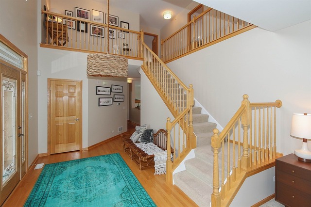 5490 Nicholson Dr, Hoffman Estates, IL 60192 photo 2
