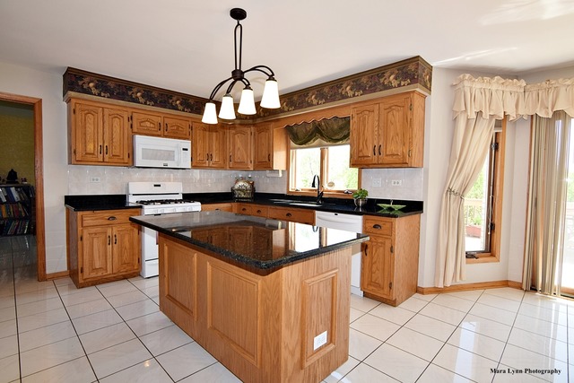 4 N522 Magnolia Ln, Wayne, IL 60184 photo 9