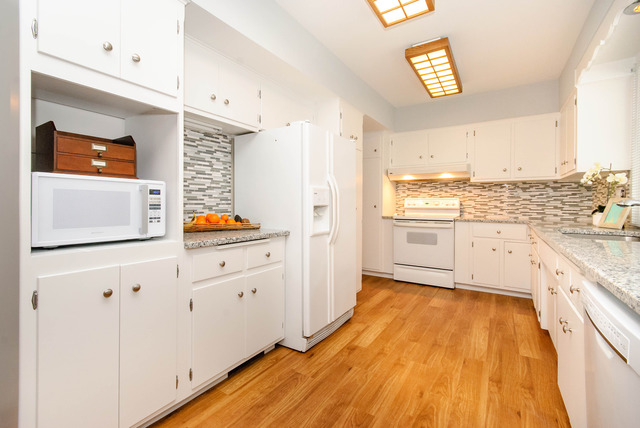 111 Stratford Rd, Des Plaines, IL 60016 photo 8