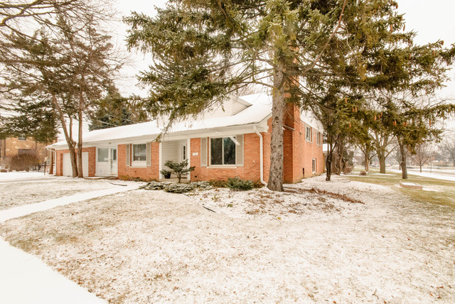 111 Stratford Rd, Des Plaines, IL 60016 photo 2