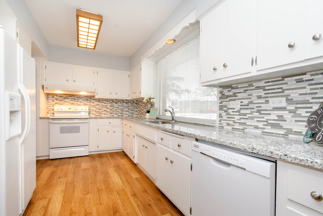 111 Stratford Rd, Des Plaines, IL 60016 photo 6