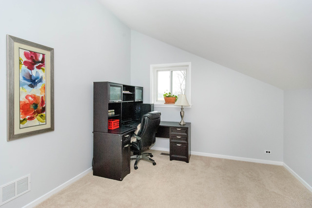 111 Stratford Rd, Des Plaines, IL 60016 photo 21