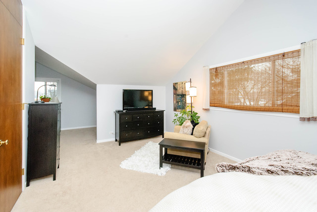 111 Stratford Rd, Des Plaines, IL 60016 photo 20