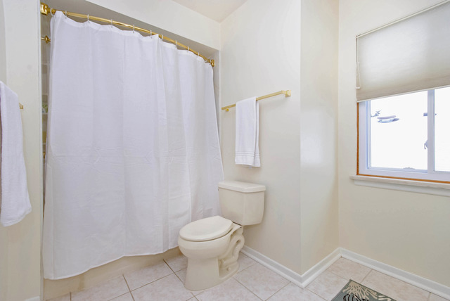 111 Stratford Rd, Des Plaines, IL 60016 photo 18