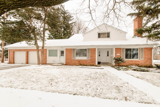 111 Stratford Rd, Des Plaines, IL 60016 photo 1