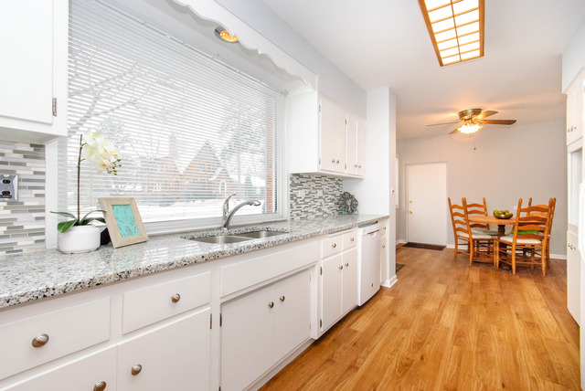 111 Stratford Rd, Des Plaines, IL 60016 photo 7