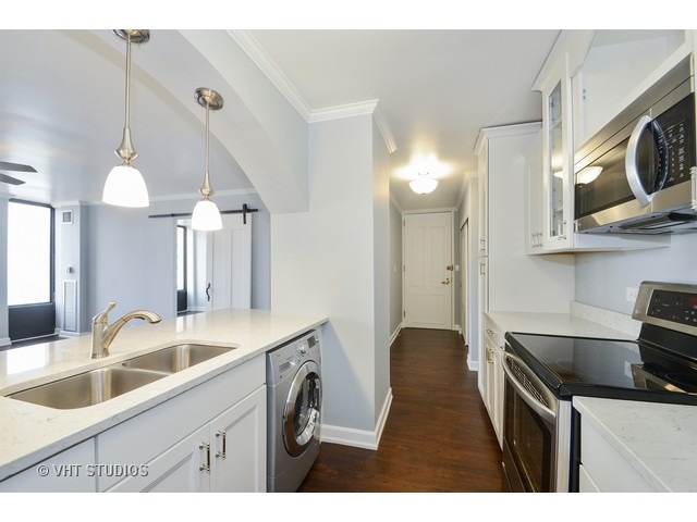 100 E Walton St #37A, Chicago, IL 60611 photo 4