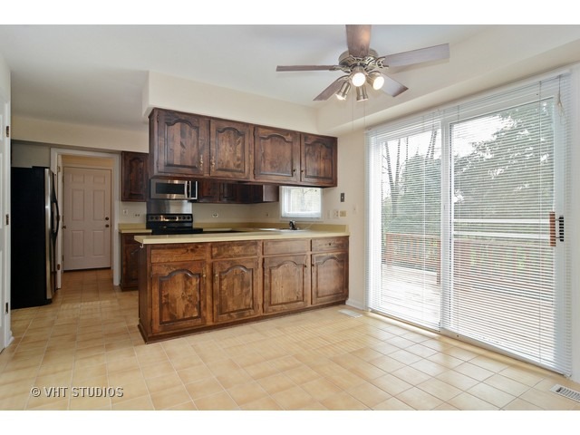 3915 Bordeaux Dr, Hoffman Estates, IL 60192 photo 18