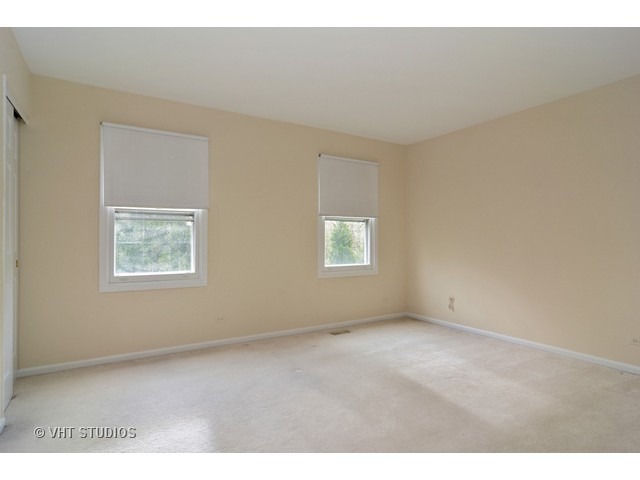 3915 Bordeaux Dr, Hoffman Estates, IL 60192 photo 11
