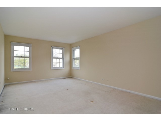 3915 Bordeaux Dr, Hoffman Estates, IL 60192 photo 9