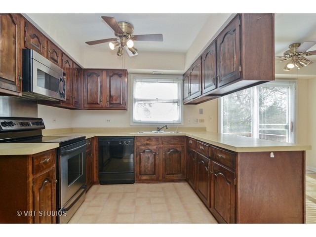 3915 Bordeaux Dr, Hoffman Estates, IL 60192 photo 3