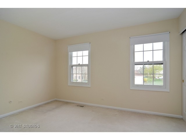 3915 Bordeaux Dr, Hoffman Estates, IL 60192 photo 10