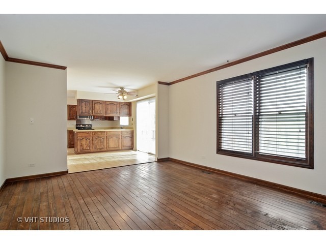 3915 Bordeaux Dr, Hoffman Estates, IL 60192 photo 17