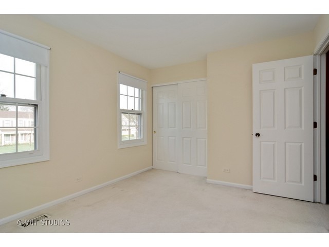 3915 Bordeaux Dr, Hoffman Estates, IL 60192 photo 12