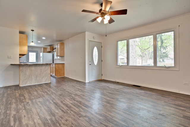 515 Bernice Ct, Wheeling, IL 60090 photo 2