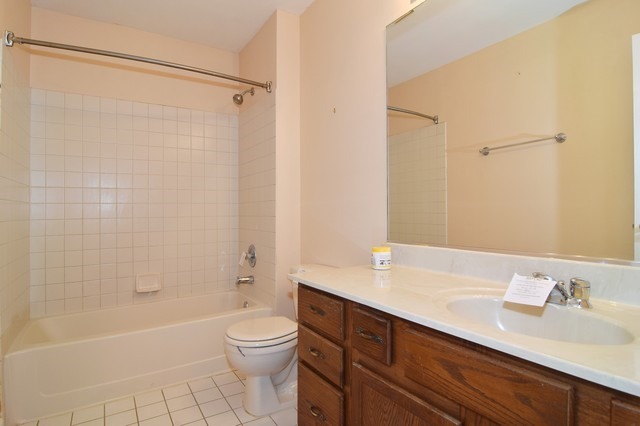211 Buckingham Dr, Bartlett, IL 60103 photo 9