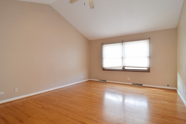 211 Buckingham Dr, Bartlett, IL 60103 photo 8
