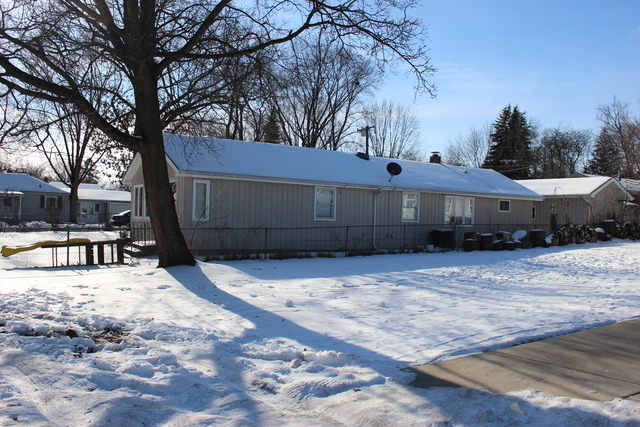 642 Edgebrook Ter, Elgin, IL 60120 photo 3