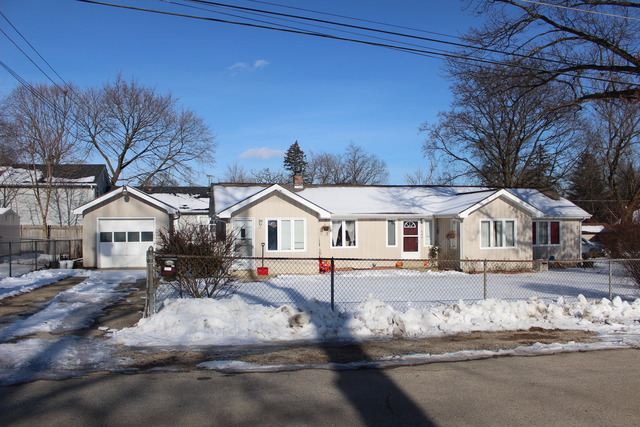 642 Edgebrook Ter, Elgin, IL 60120 photo 1