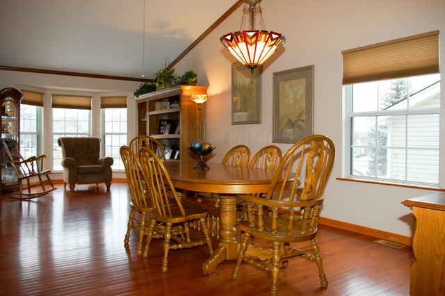 553 Eastwick Ln, Bartlett, IL 60103 photo 4